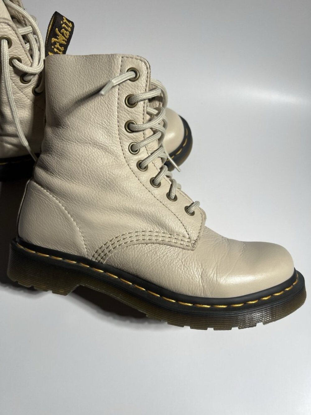 Dr. Martens 1460 Pascal Women’s Virginia Leather Boots Taupe Size 7 NEW - Picture 3 of 15